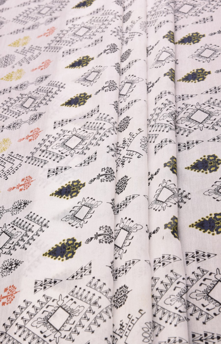 Printed batiste with Aztec patterns COUPON 170cm