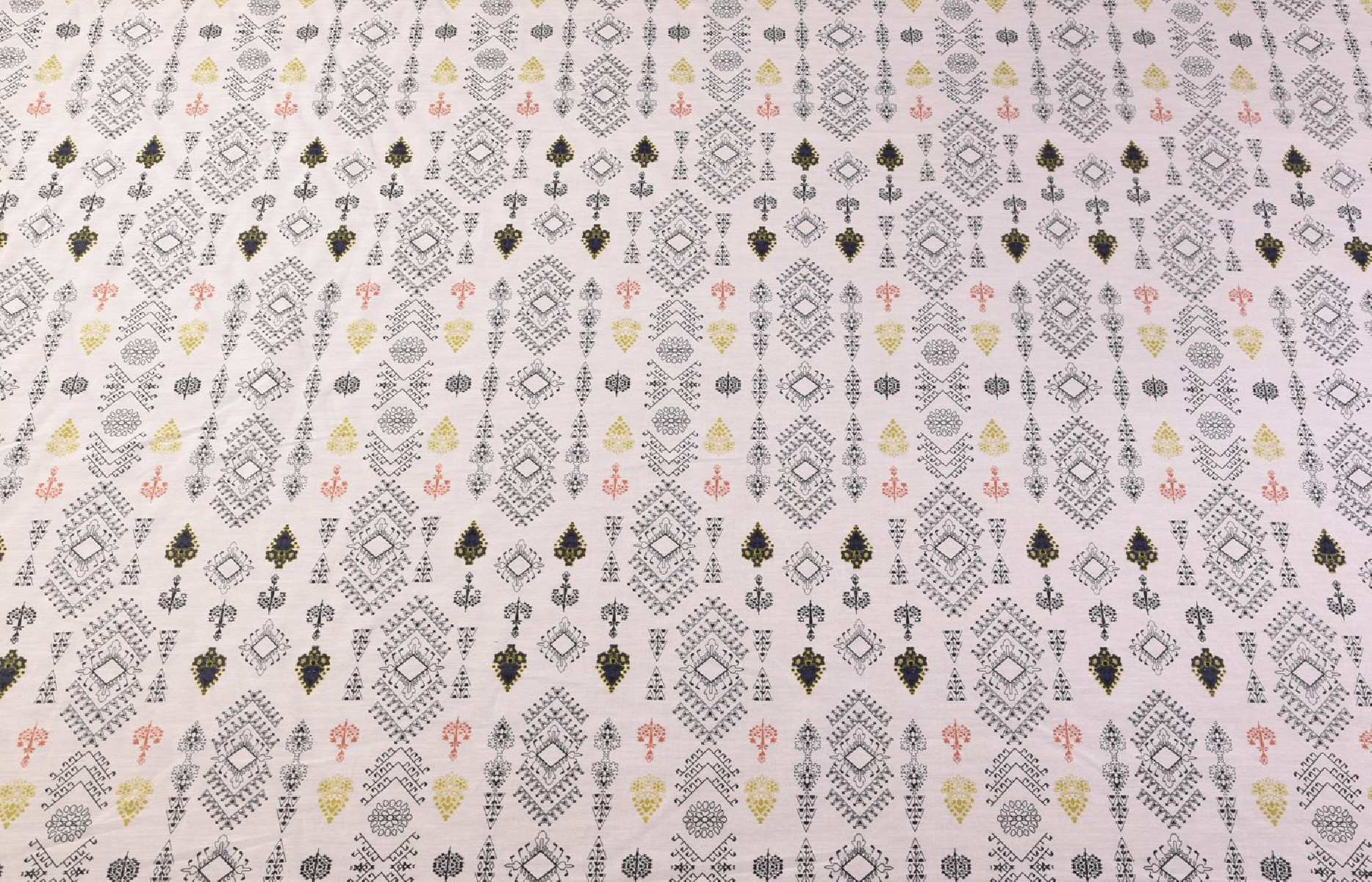 Printed batiste with Aztec patterns COUPON 170cm