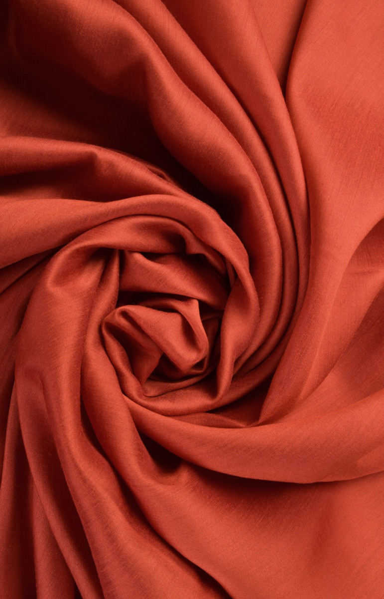 Batiste z červenej bavlny