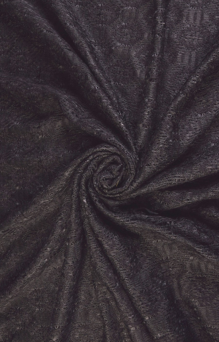 Čierny sveter pletený
