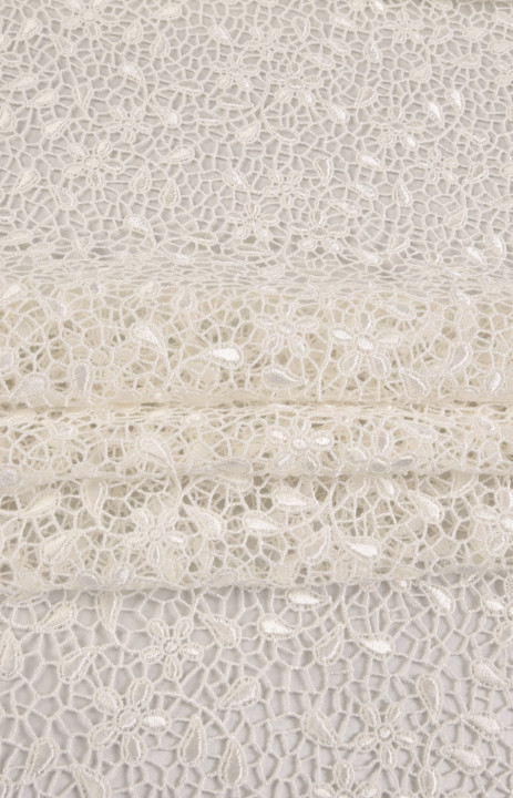 Narrow guiur lace