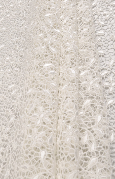 Narrow guiur lace