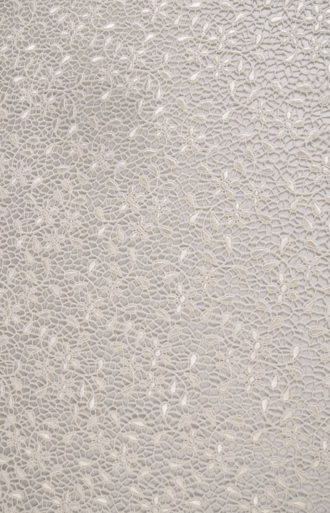 Narrow guiur lace