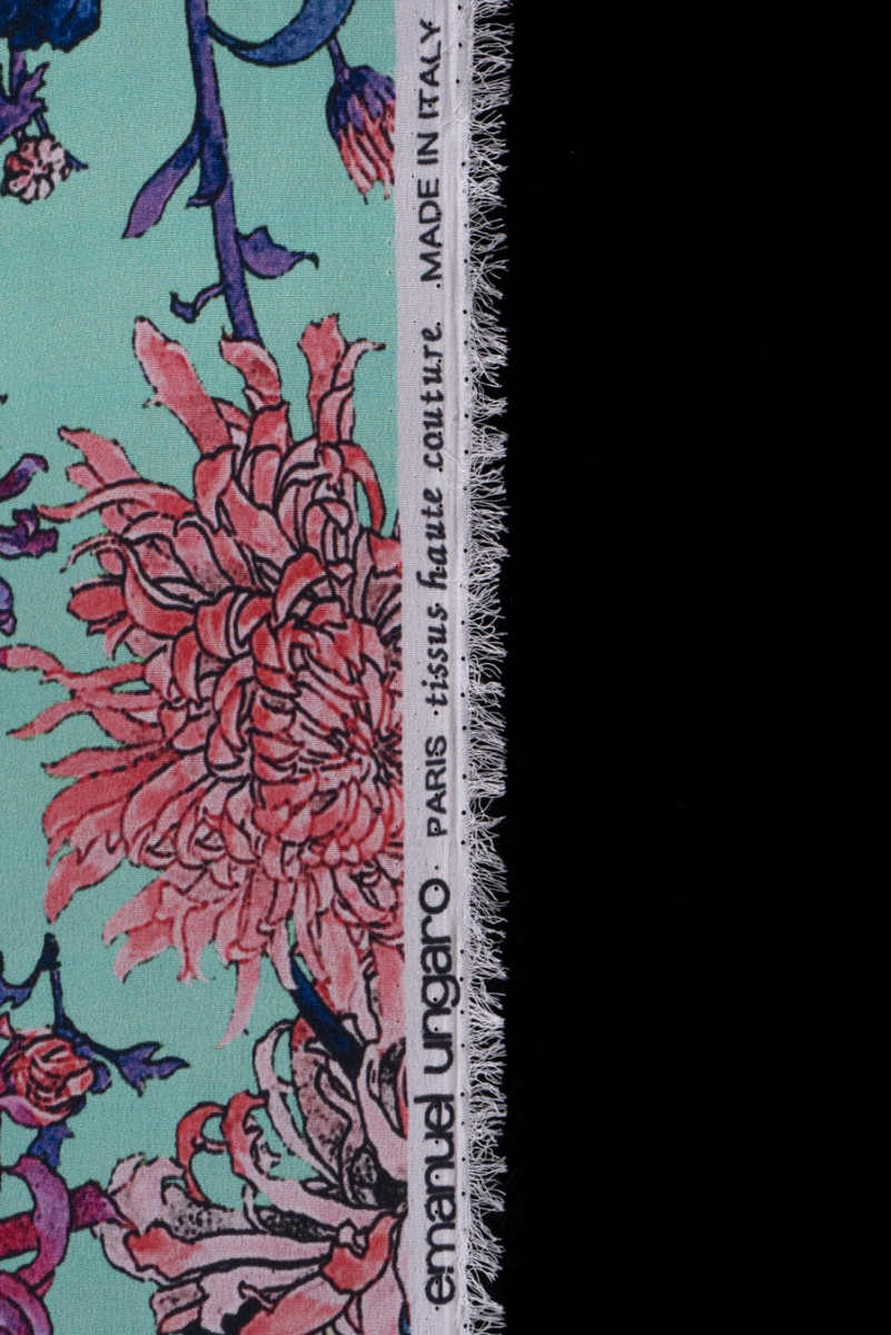 Selyem krepp aláírt virágok