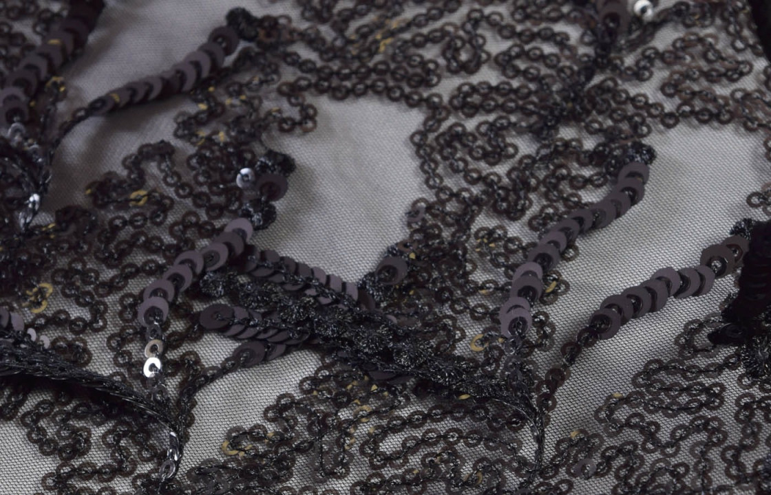 Lentejelas negras con borlas