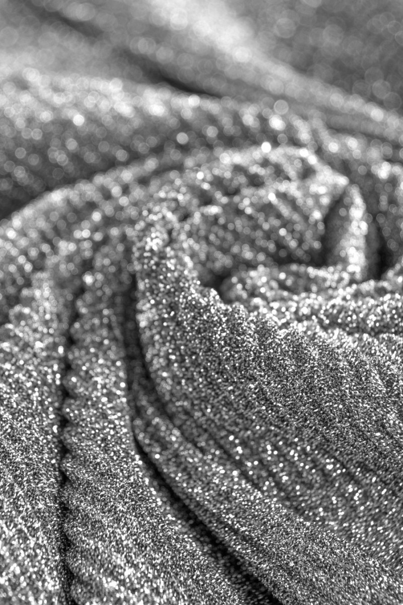 Gestrickter Stoff mit Lurex Silber-GUTSCHEINEN