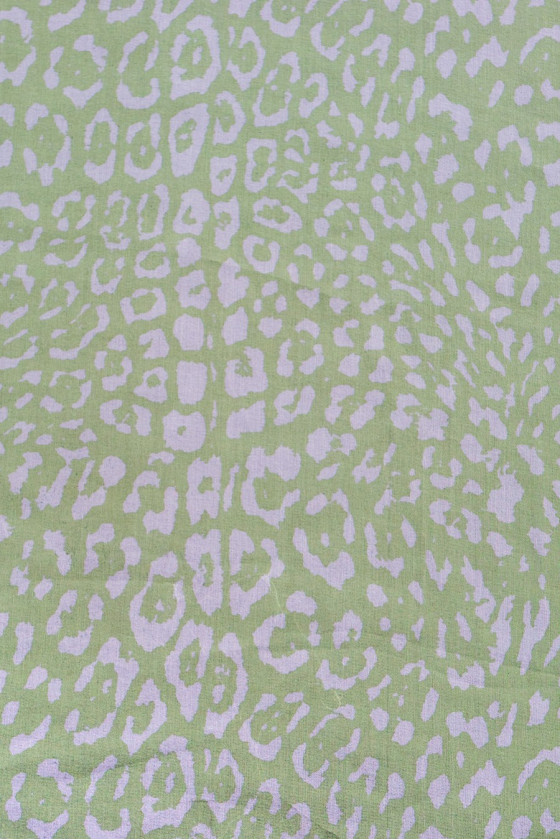 Silk georgette grön och vit leopardmönstrad