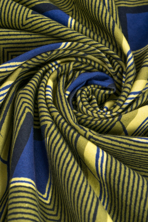 Thicker viscose knit in diamonds