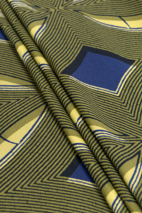 Thicker viscose knit in diamonds