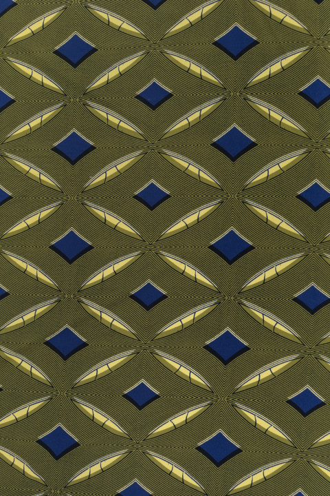 Thicker viscose knit in diamonds