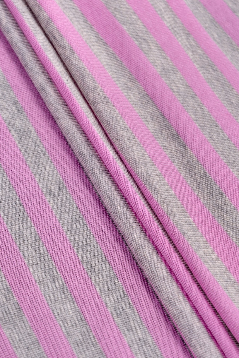 Țesătură tricotată din viscoză cu dungi