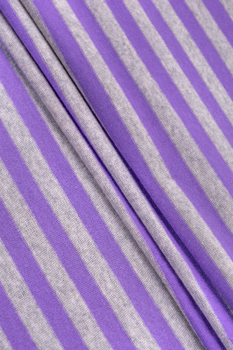 Țesătură tricotată din viscoză cu dungi