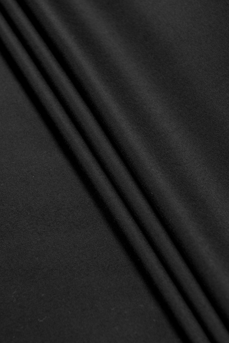Kostýmová vlna s hedvábnou černou