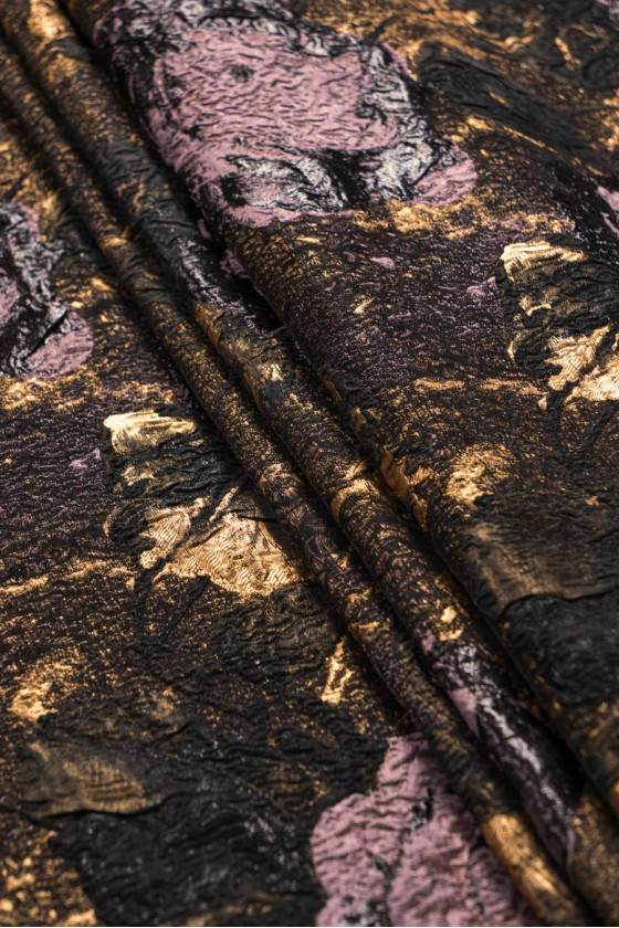 Jacquard selyemmel rózsákkal