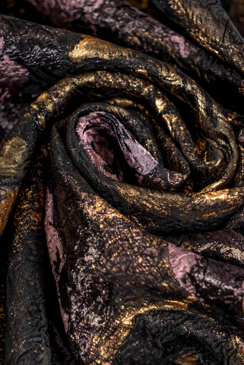 Žakár s hodvábom s ružami