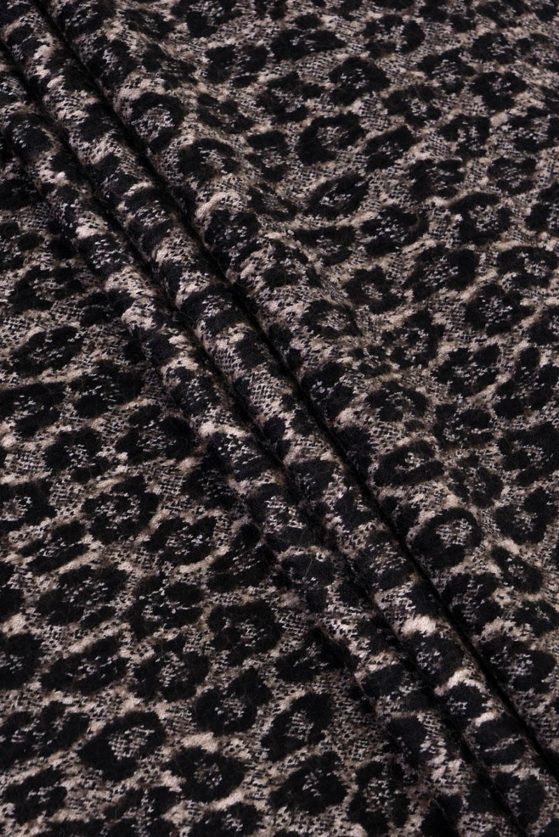 Вовняна тканина з леопардовим принтом