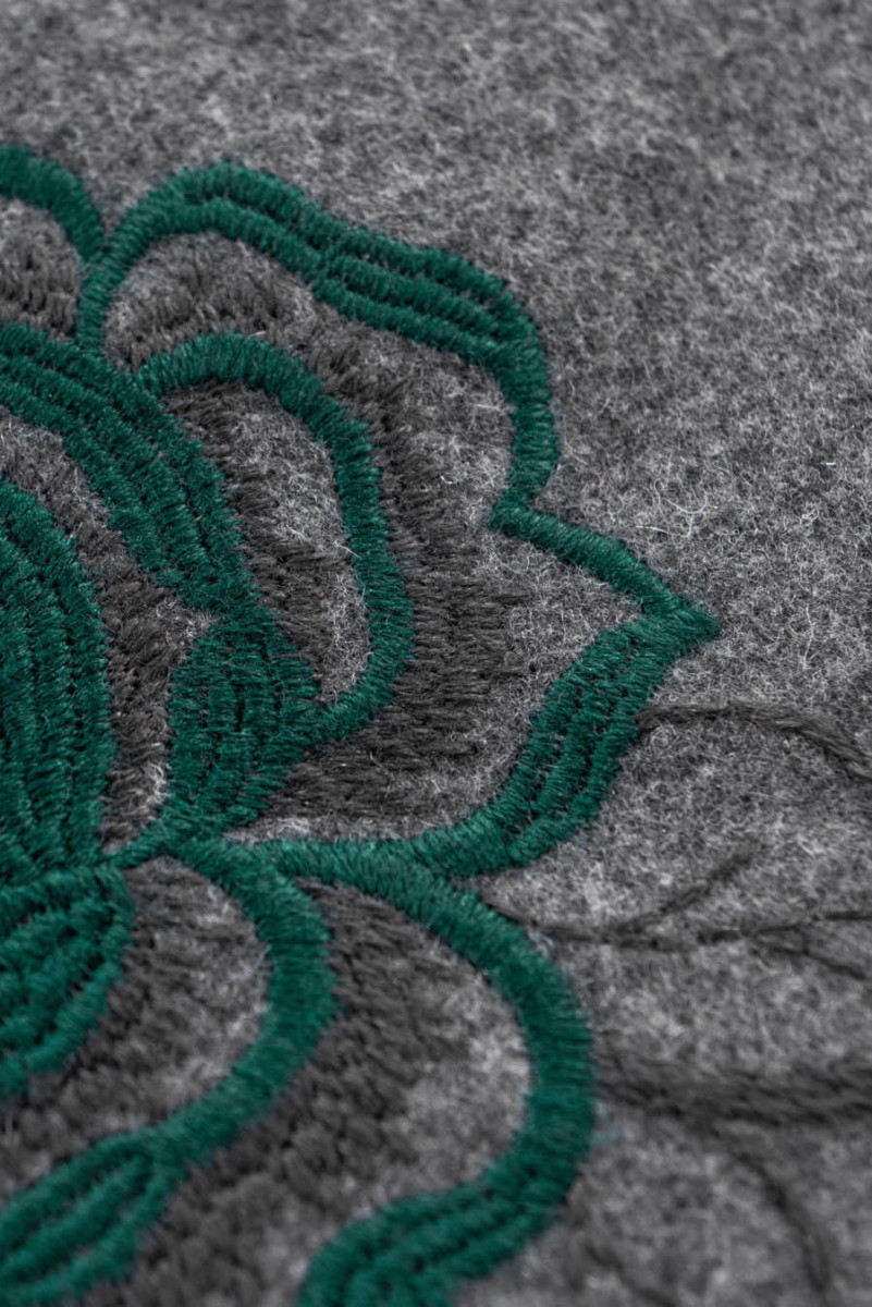 Coat wool with embroidery