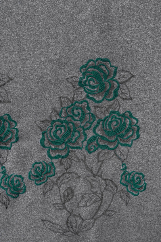 Laine de manteau avec broderie KUPON 150cm