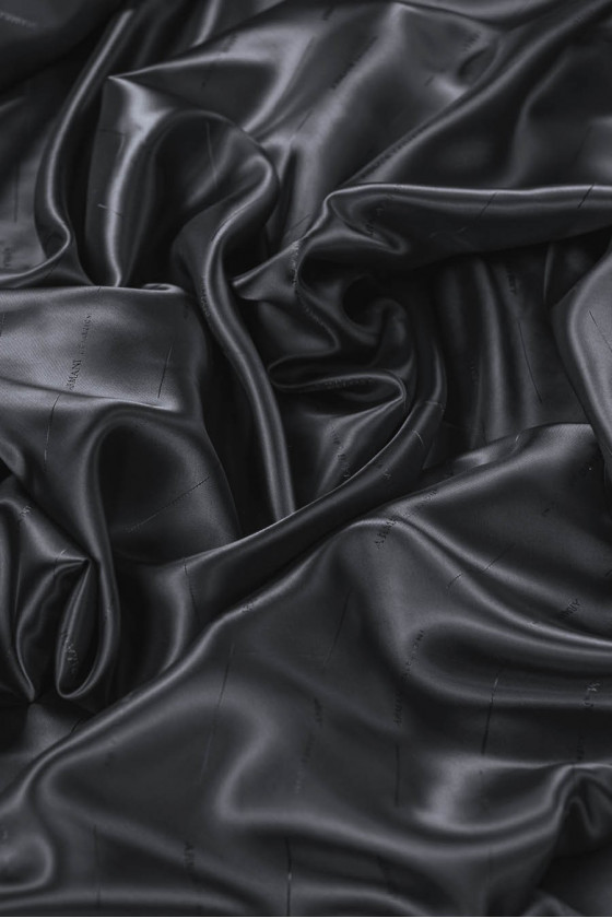 Signature lining: two-tone graphite/black