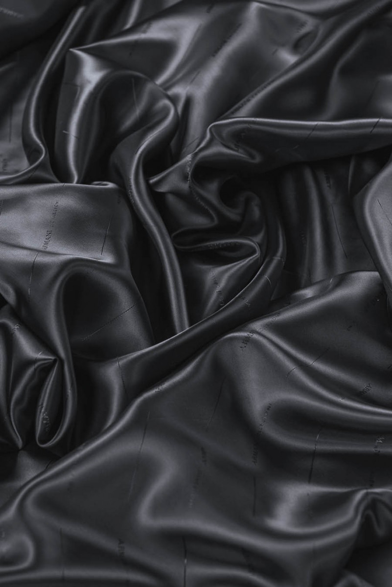 Signature lining: two-tone graphite/black