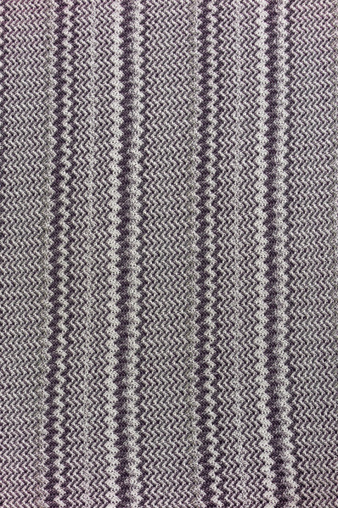 Jersey de punto blanco y negro con estampado en zigzag