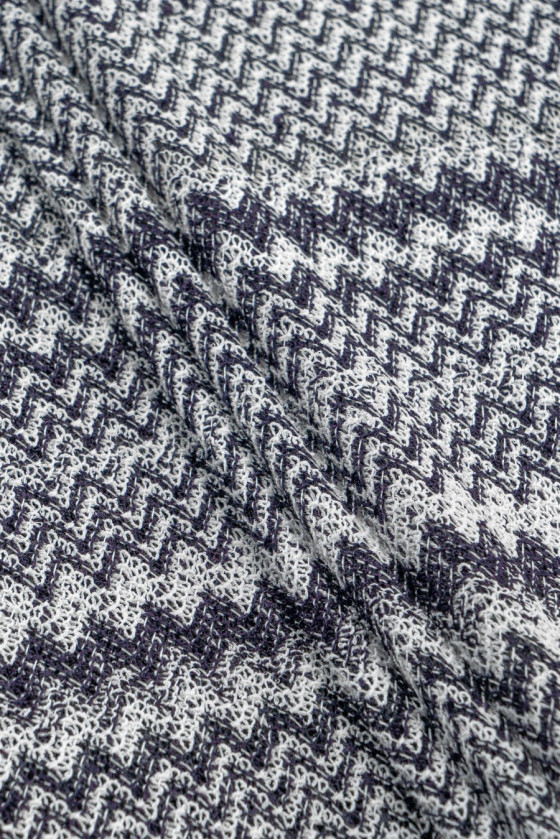 Strickpullover weiß-marineblaues Zickzackmuster