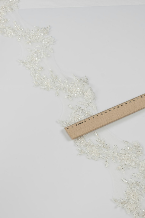 Lace tape with beads