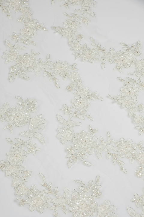 Lace tape with beads