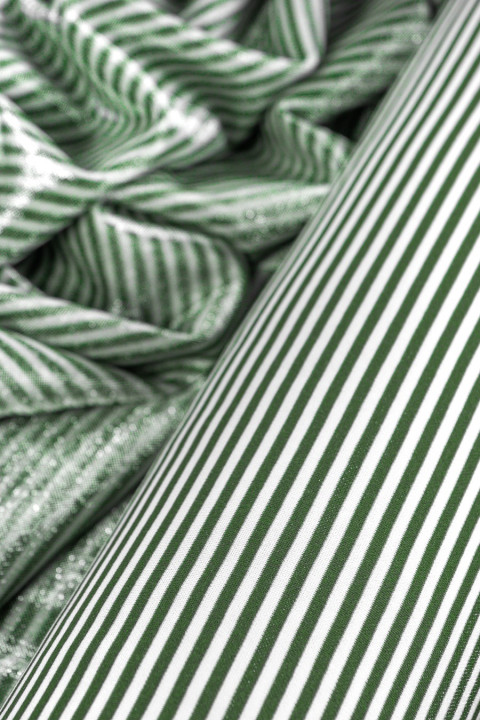 Strickstoff mit lurex dünnem Streifen