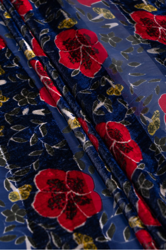Silk-viscose velour with flowers COUPON 120cm