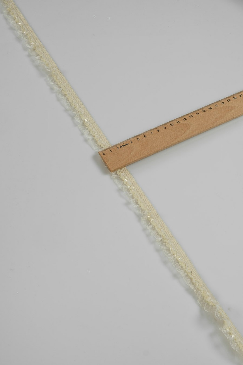 Tape met ruches en ecru pailletten