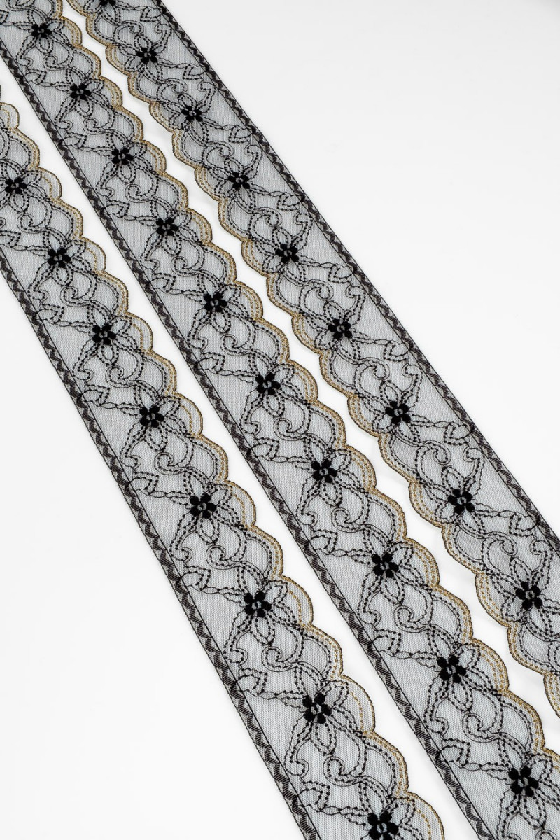 Melna un zelta mežģīņu josla