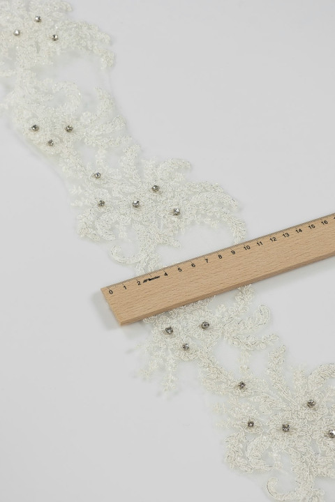 Kantband met ecru kristallen