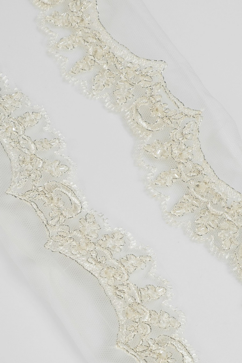 Lace tape with ecru beads
