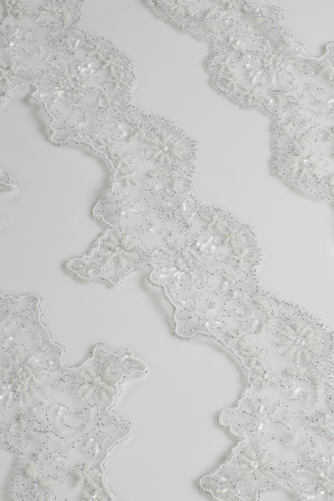 Lace tape with beads white
