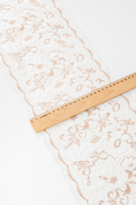 Ruban de dentelle blanc et cuivré