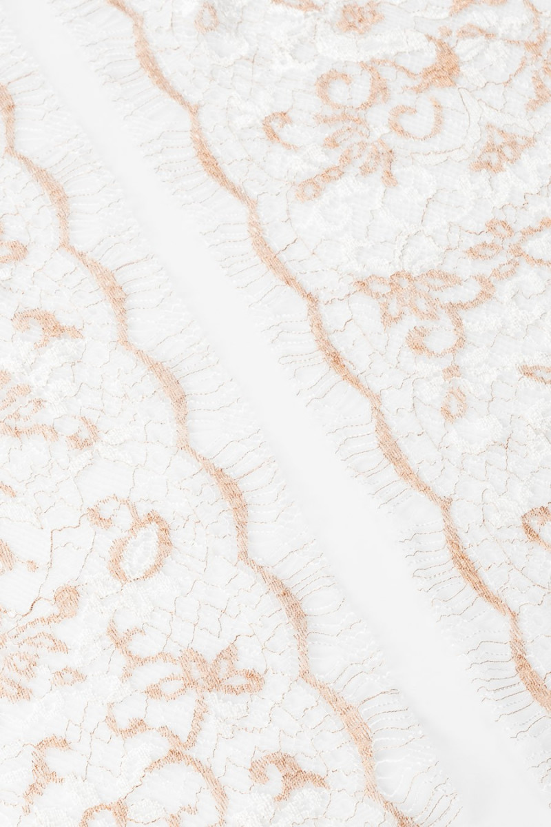 Valge ja vasest pitslint COUPONS