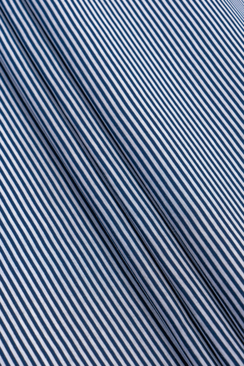 Espuma de punto (buzo) gris con raya azul marino