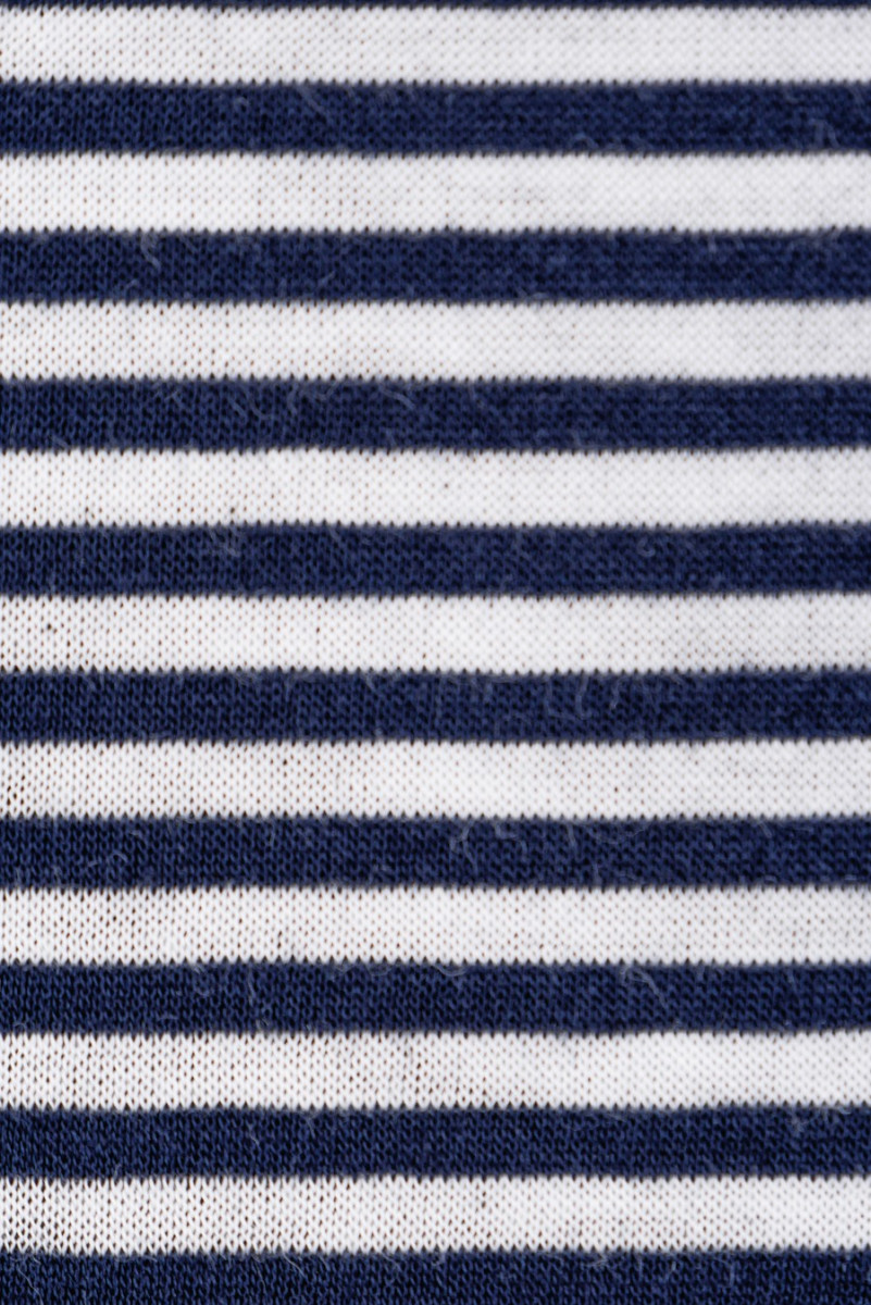Espuma de punto (buzo) gris con raya azul marino