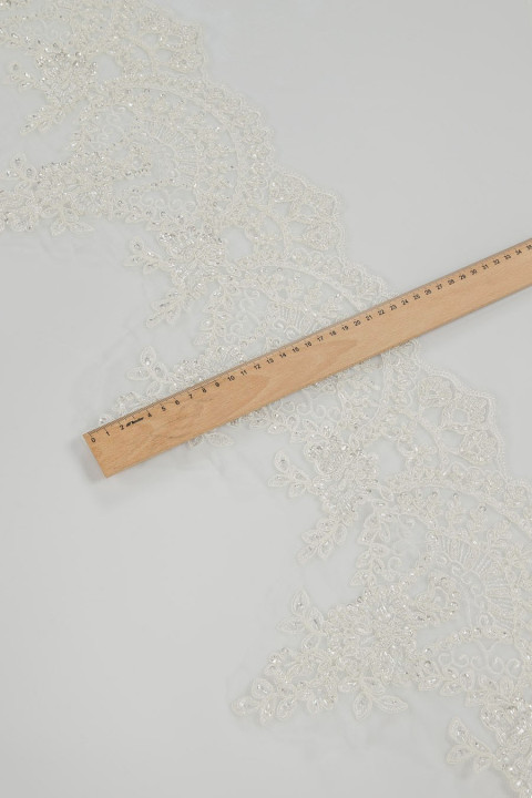 Bande de dentelle avec perles écrues