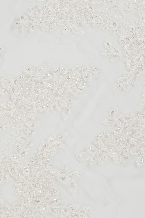 Bande de dentelle avec perles écrues