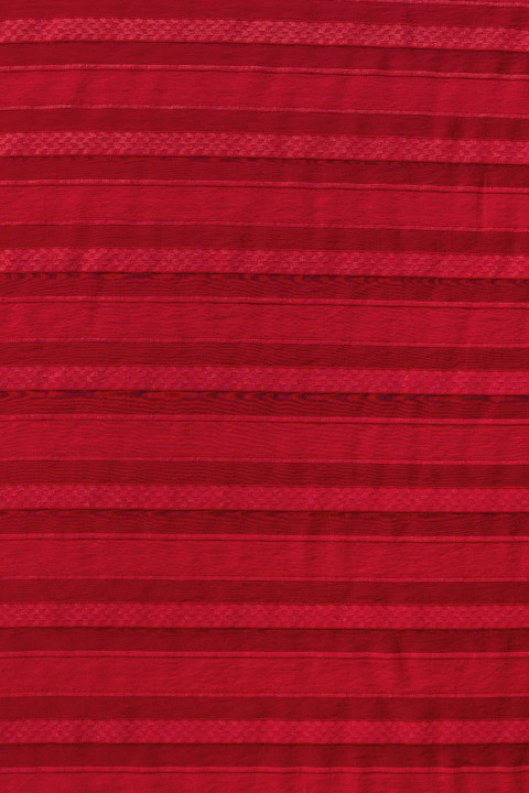 Rot gestreifter Organza