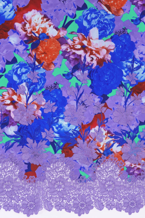 Silk crepe with 3D flowers and guipure