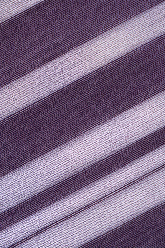 Hodvábna pruhovaná organza fialová