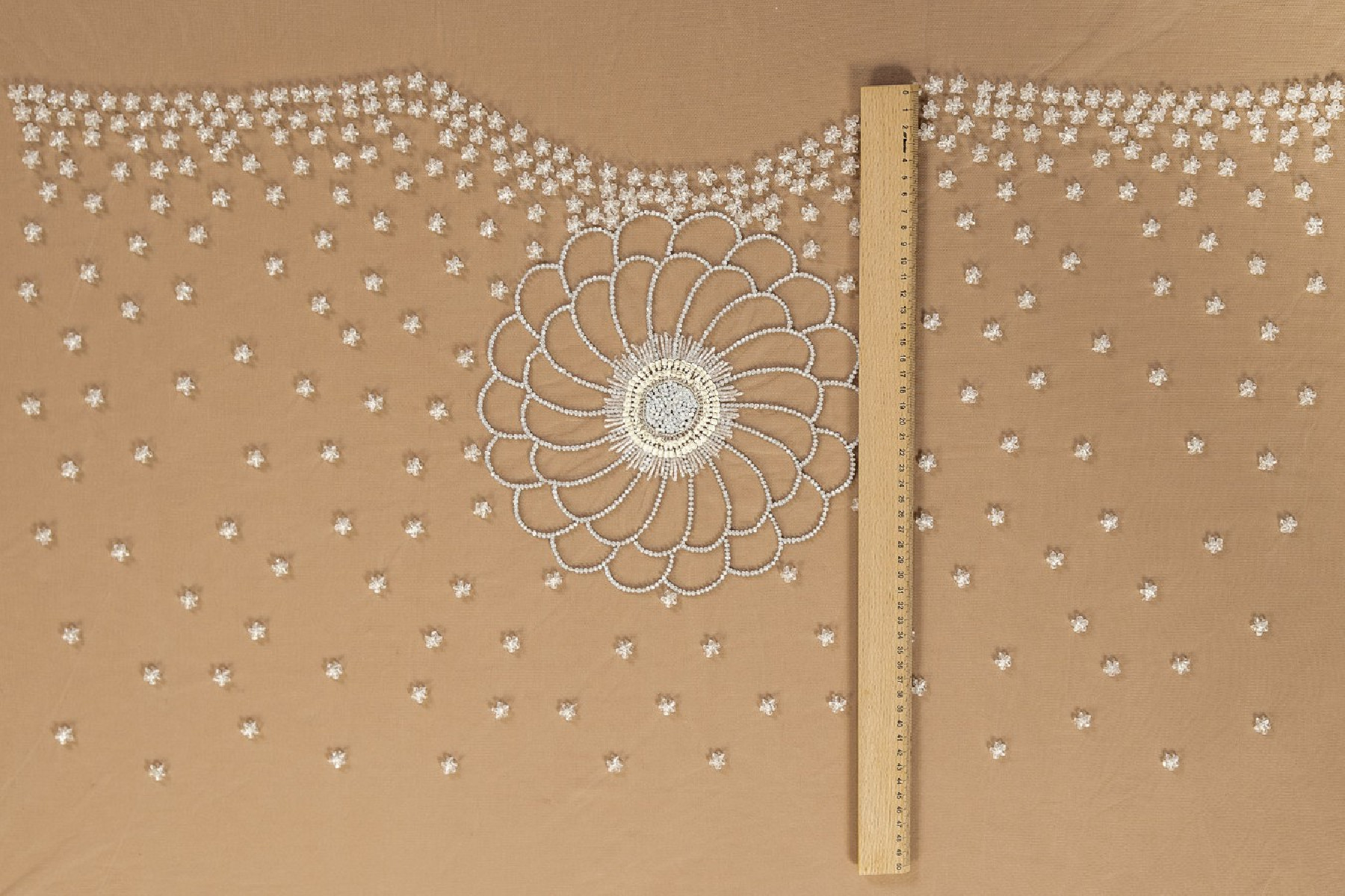 Applicazione - corsetto con un grande fiore