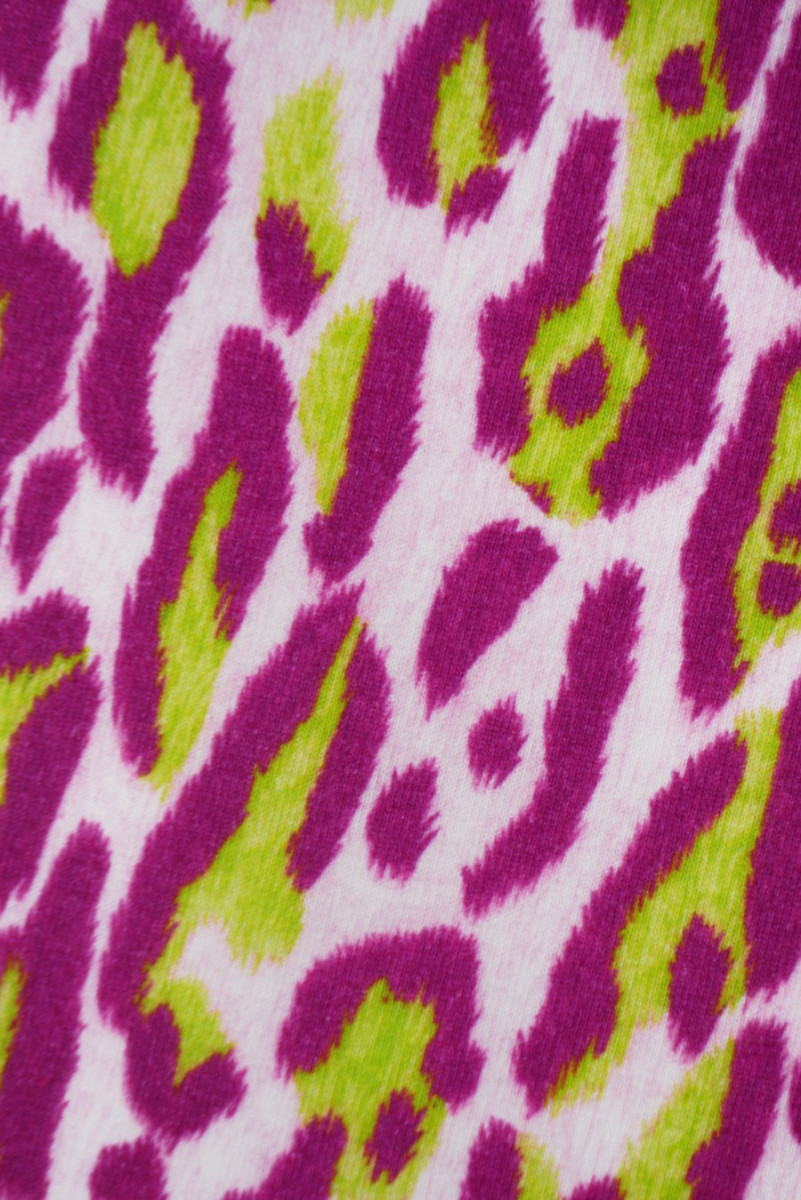Bomullsstickat - färgglatt leopardmönster