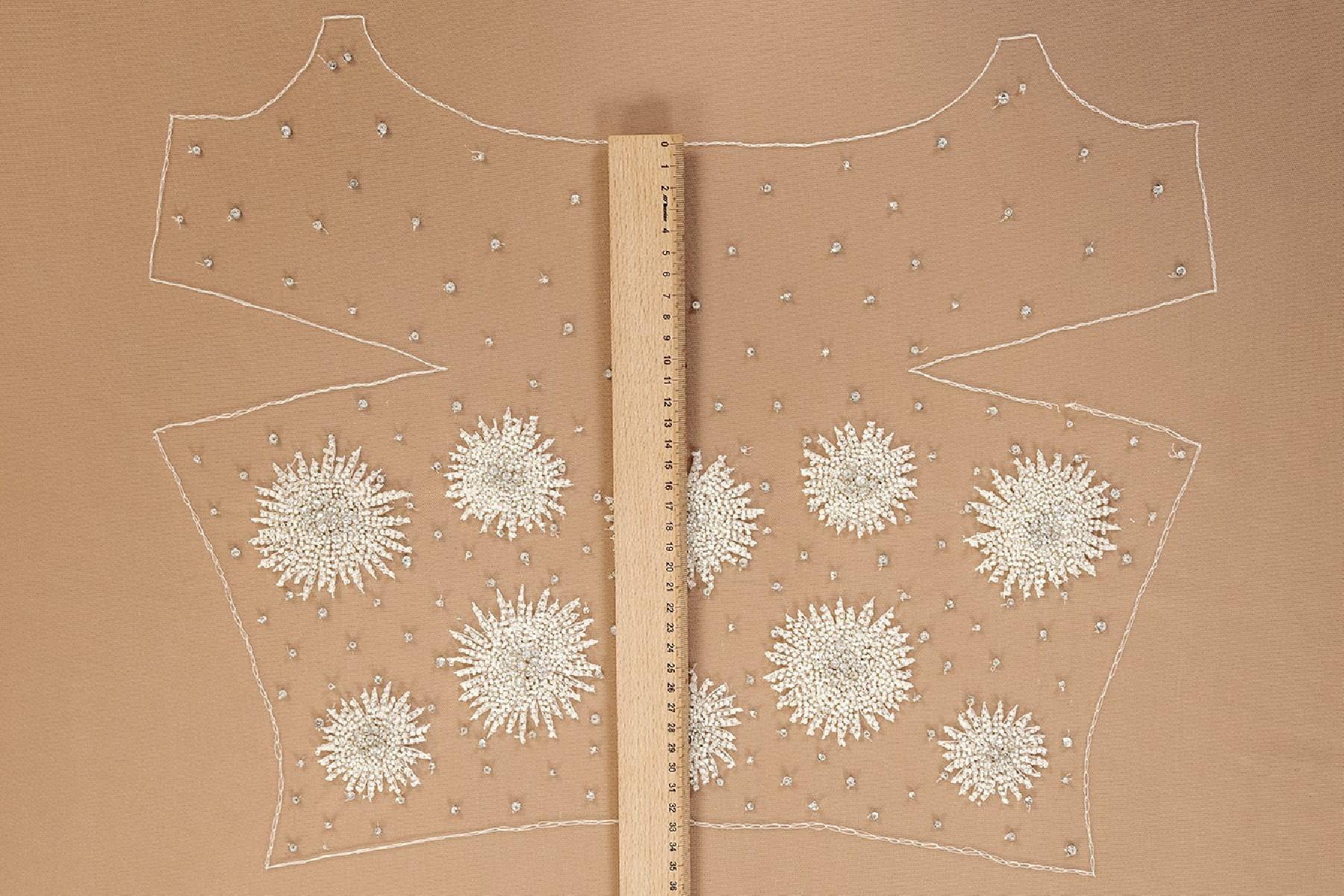 Bryllupsapplikation - bluse med blomster