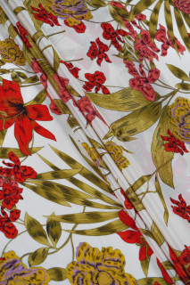 Seiden-Crêpe mit roten Blüten