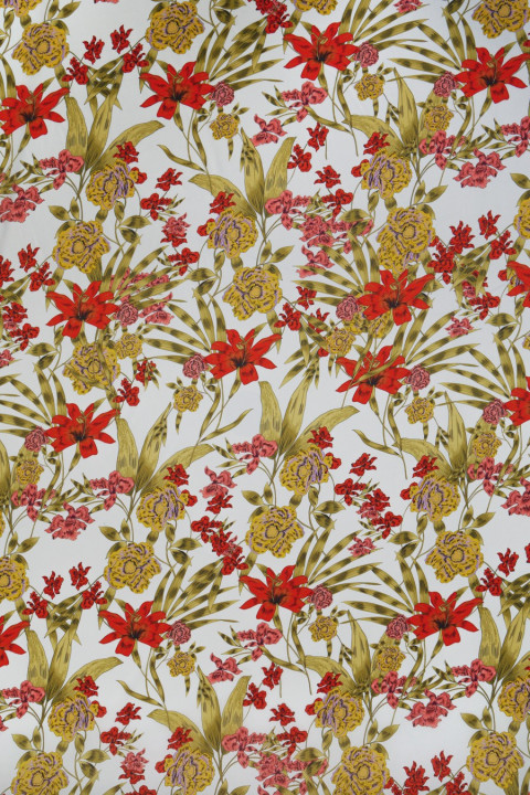 Silk crepe in red flowers