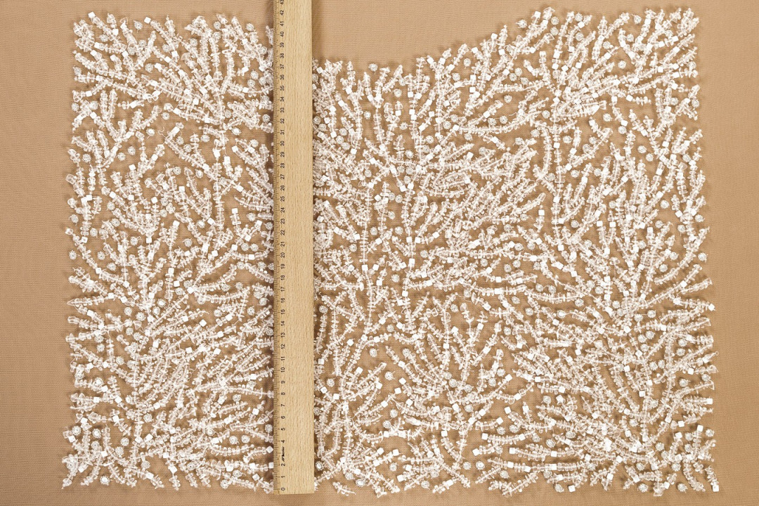 Bruiloft applicatie - een set met grote kralen